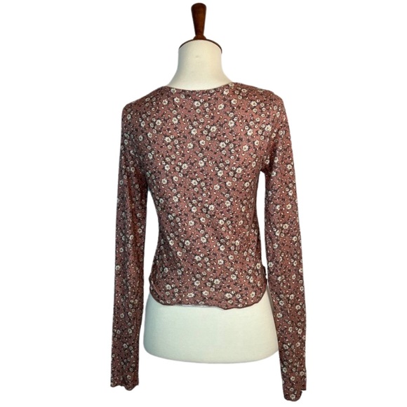 Flirty Long Sleeve Button Up Floral Mauve Crop Top - Picture 14 of 16